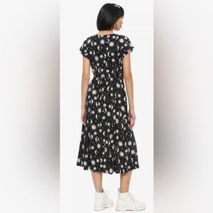 Hot Topic Plus-Size Celestial Midi dress 3X